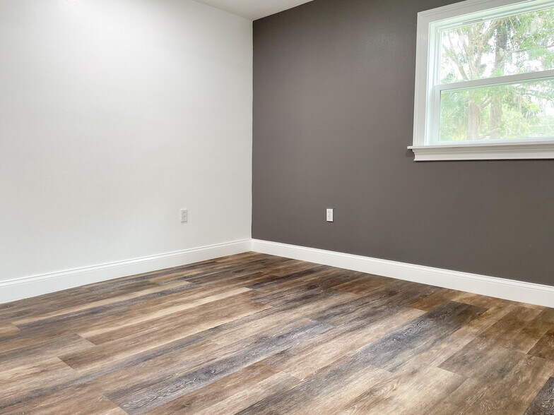 More Photos Of 1005 N Church Ave, Mulberry Medical For Lease