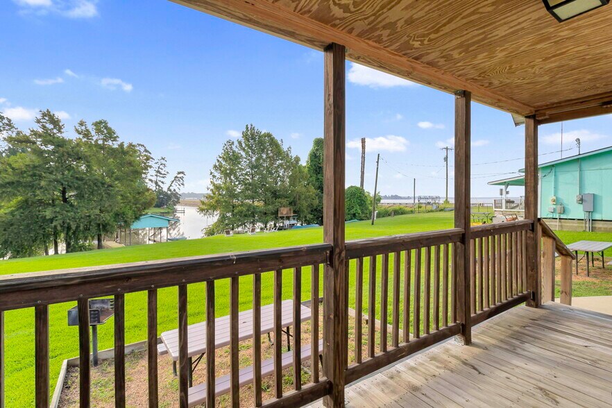 More Photos Of 13050 U.S. 190 hwy, Onalaska Freestanding For Sale