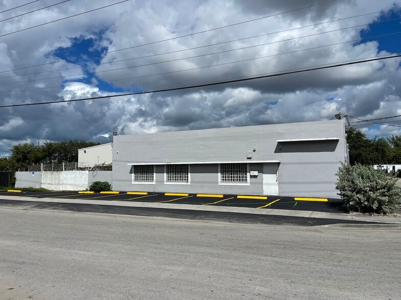 More Photos Of 5731 SW 23rd St, West Park Auto Repair For Lease