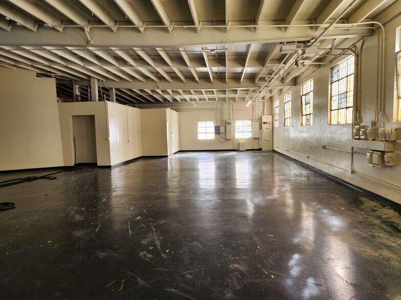 More Photos Of 1451 W 135th St, Gardena Warehouse For Lease