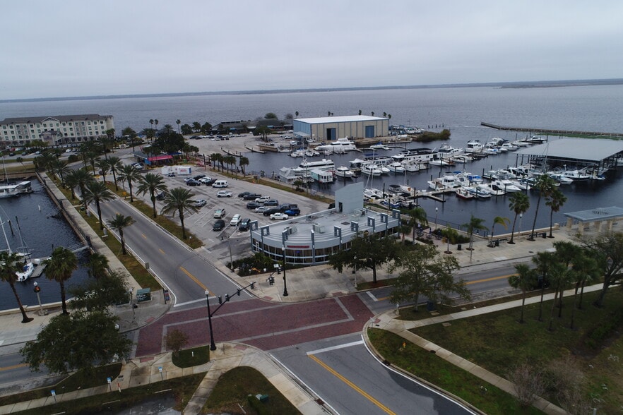 More Photos Of 350 E Seminole Blvd, Sanford Freestanding For Sale