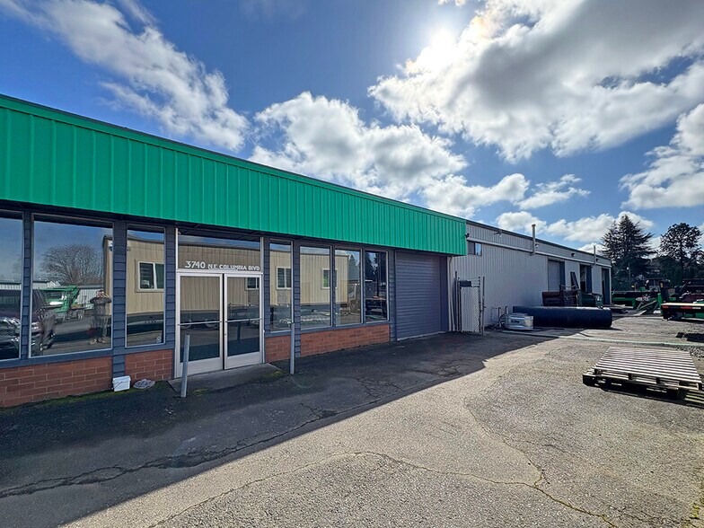 Primary Photo Of 3740 NE Columbia Blvd, Portland Showroom For Lease