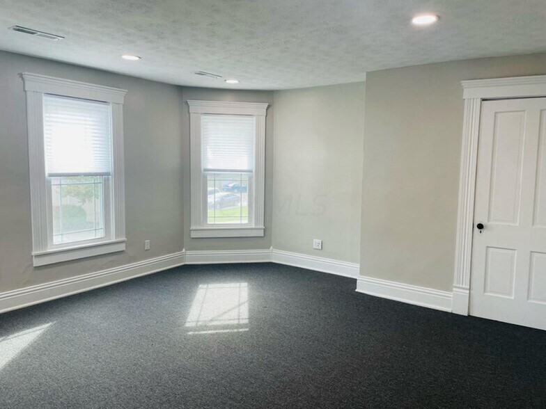 More Photos Of 850 E Main St, Lancaster Storefront Retail Residential For Sale