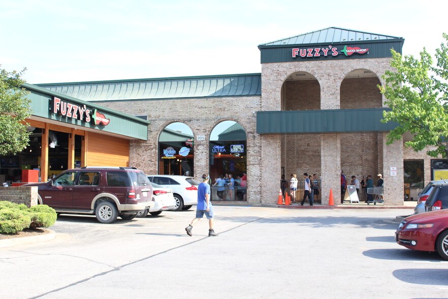 More Photos Of 205 E Nifong Blvd, Columbia General Retail For Lease