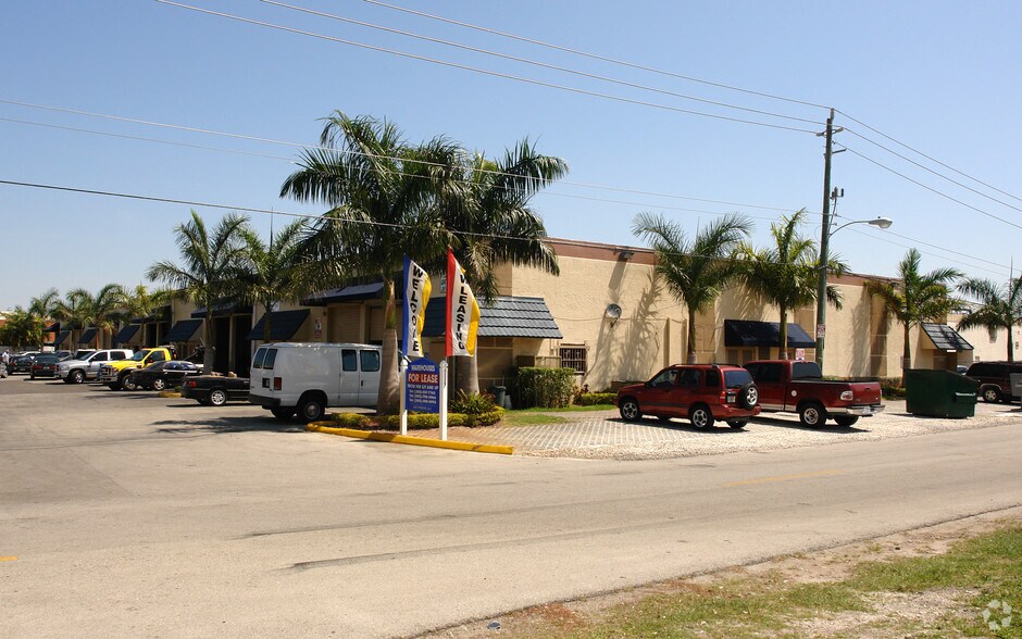 More Photos Of 8725 NW 117th St, Hialeah Warehouse For Lease