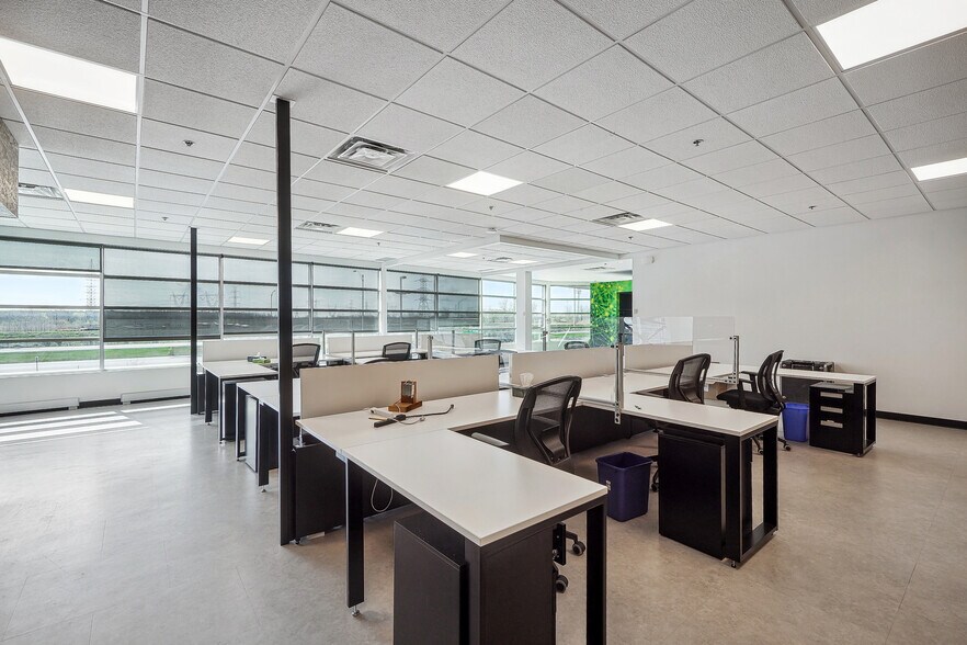 More Photos Of 9955 Rue De Châteauneuf, Brossard Office For Lease