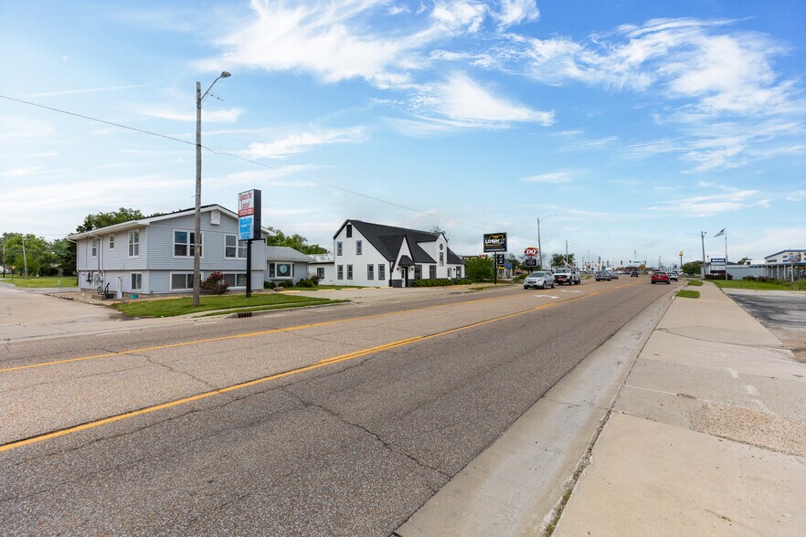 More Photos Of 904 W Union Ave, Litchfield Office For Sale