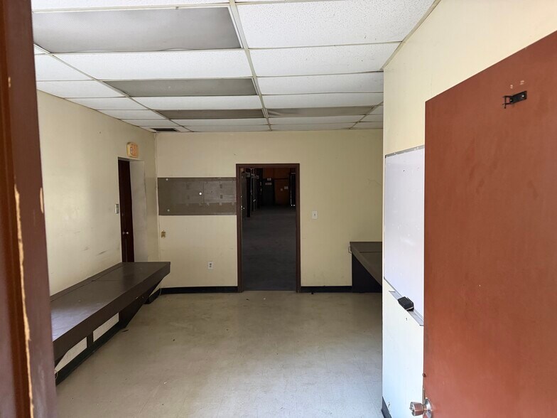 More Photos Of 2160 NE 31st Ave, Gainesville Industrial For Lease