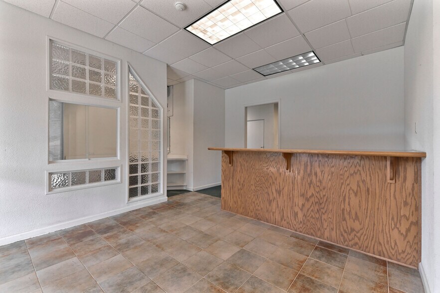 More Photos Of 1111 Dunbar Rd, Arnold Office For Sale