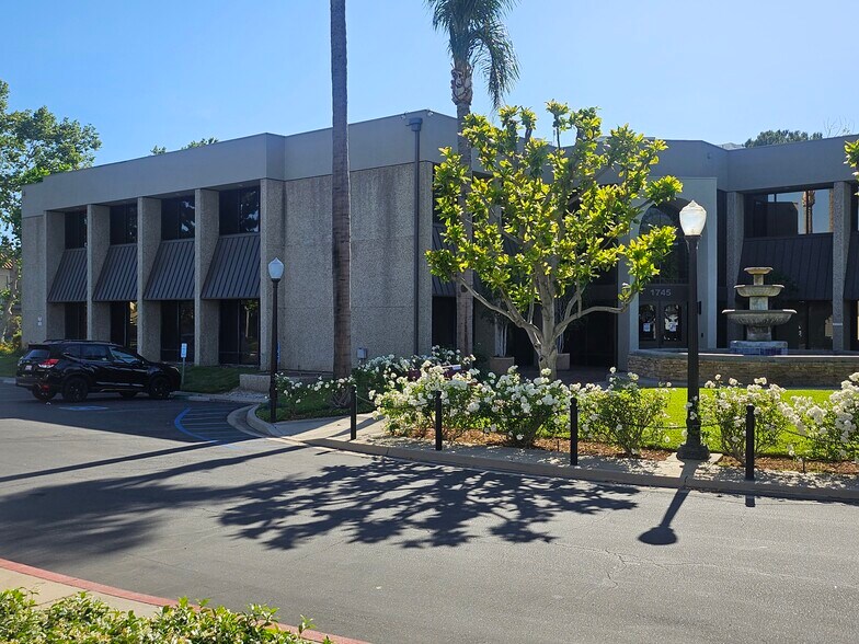 More Photos Of 1717-1745 W Orangewood Ave, Orange Office For Sale