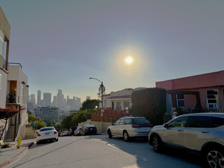 More Photos Of 1126 White Knoll Dr, Los Angeles Apartments For Sale