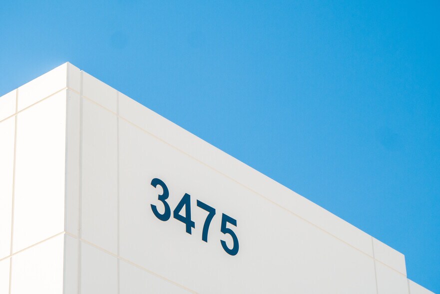 More Photos Of 3475 N Las Vegas Blvd, Las Vegas Distribution For Lease
