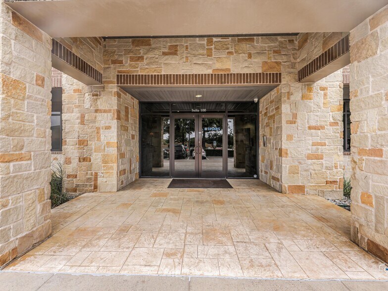 More Photos Of 765 Custer Rd, Plano Office For Sale