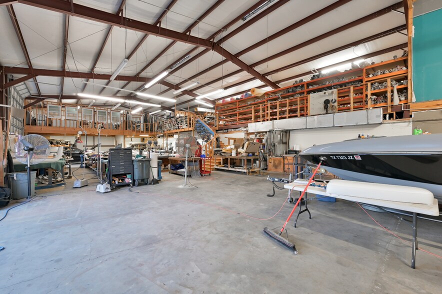 More Photos Of 2819 Louetta Rd, Spring Showroom For Lease