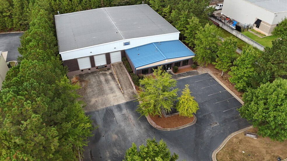More Photos Of 6758 Oak Ridge Commerce Way, Austell Warehouse For Lease