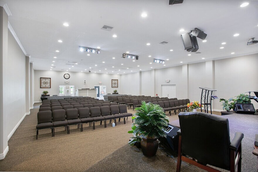 More Photos Of 37143 Clinton Ave, Dade City Light Distribution For Sale