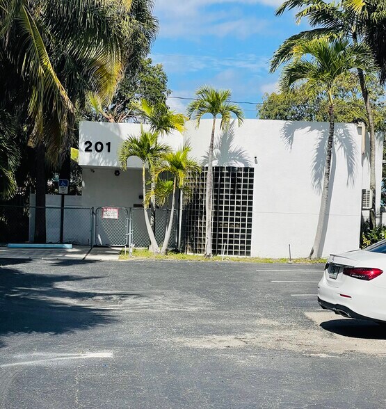 More Photos Of 201 SE 19th St, Fort Lauderdale Medical For Sale
