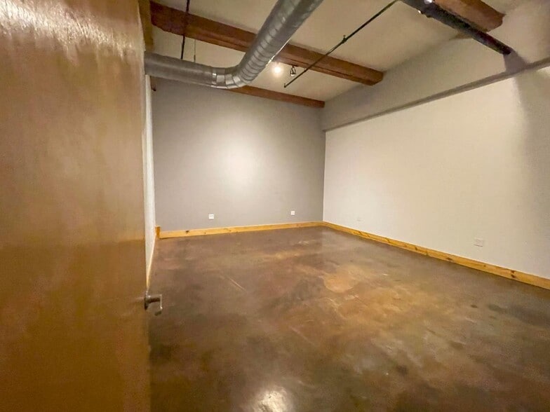 More Photos Of 600 N Hartley St, York Office Residential For Sale