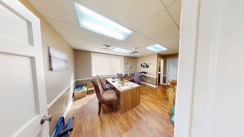 More Photos Of 1335 W Andrew Johnson Hwy, Morristown Flex For Sale