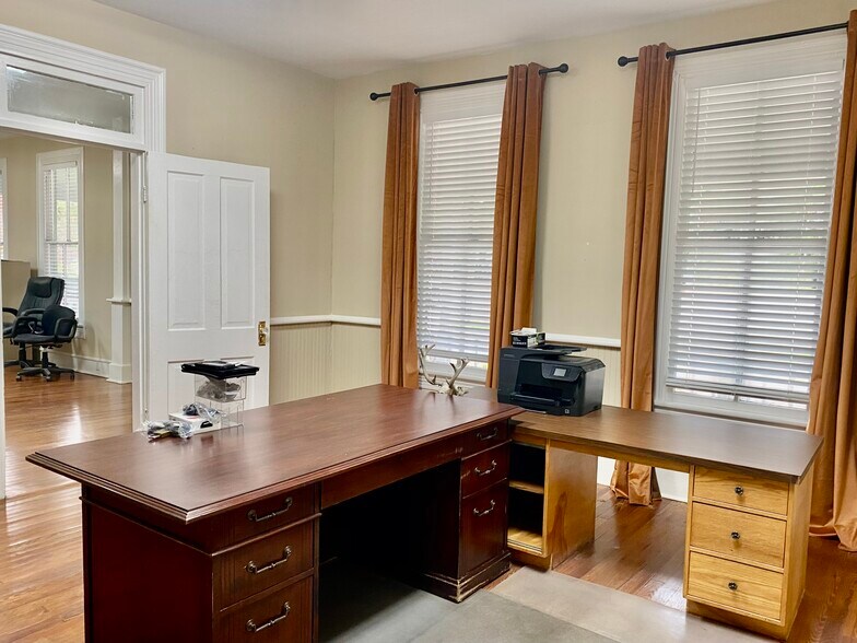 More Photos Of 316 S Washington St, Bainbridge Office For Sale
