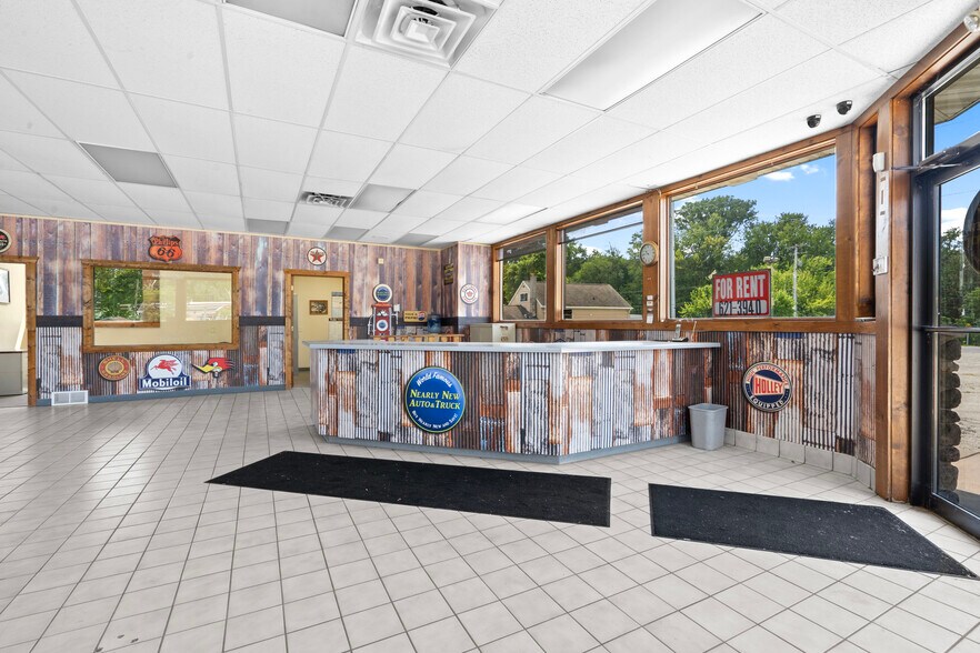 More Photos Of W7293 US Highway 10 114, Menasha Auto Dealership For Sale