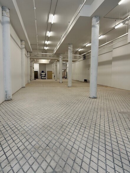 More Photos Of 17 S Wabash Ave, Chicago Loft Creative Space For Lease