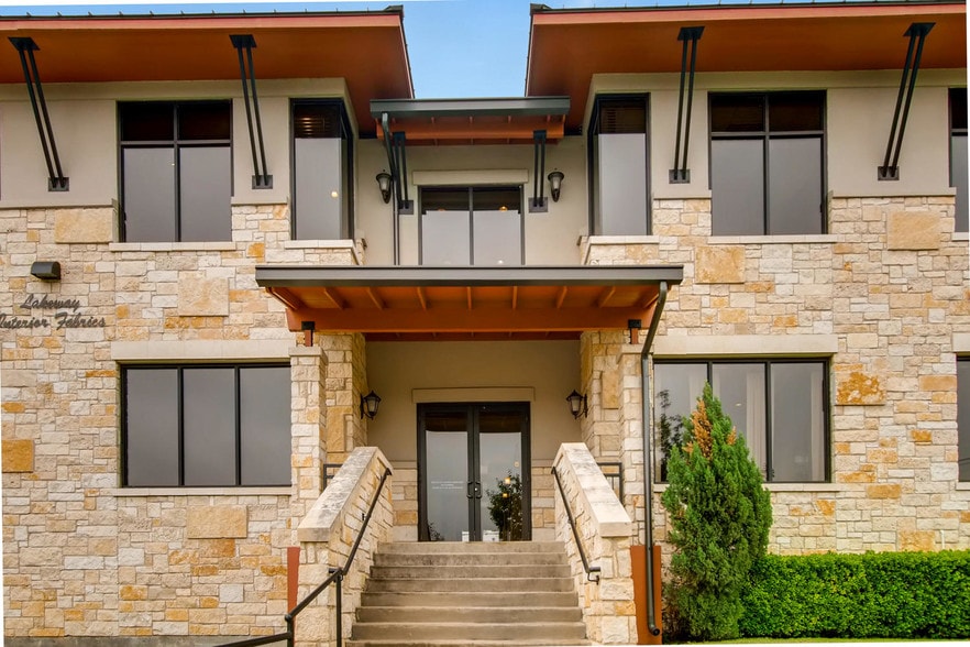 More Photos Of 2806 Flintrock Trace, Lakeway Loft Creative Space For Sale