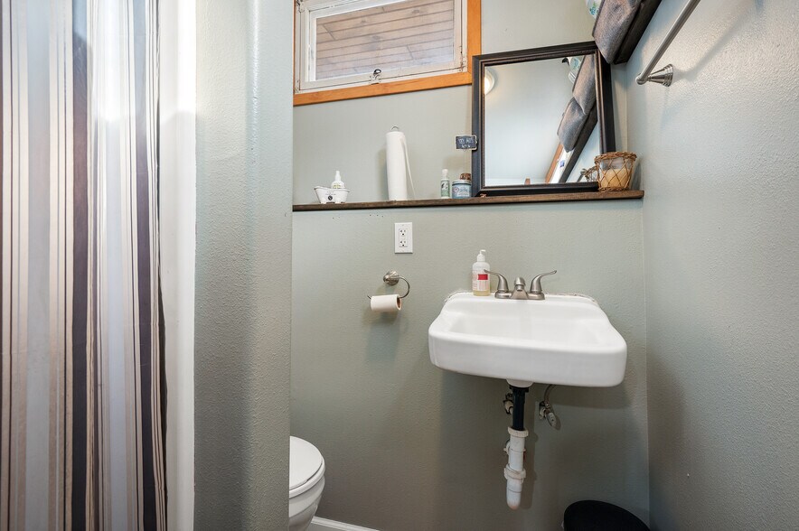 More Photos Of 330 W US-14 Hwy, Sundance General Retail For Sale