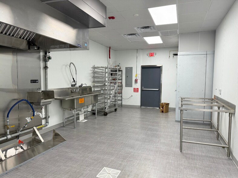 More Photos Of 4911-4935 Southern Blvd, West Palm Beach Storefront For Lease