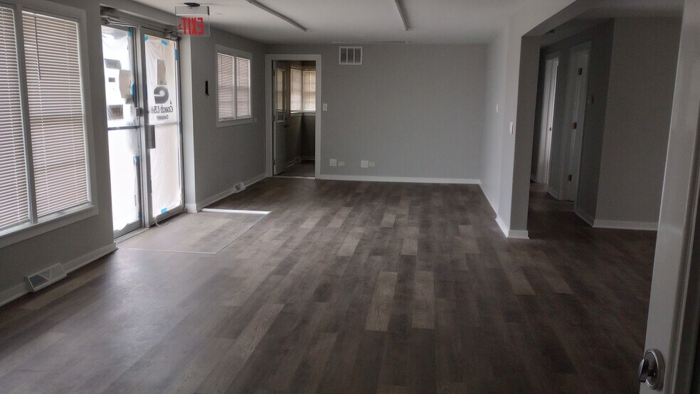 More Photos Of 5545 127th St, Crestwood Truck Terminal For Sale