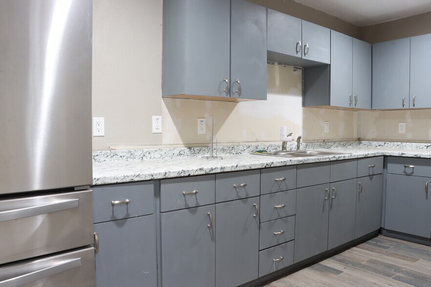 More Photos Of 2403 Avenue O, Eunice Warehouse For Lease