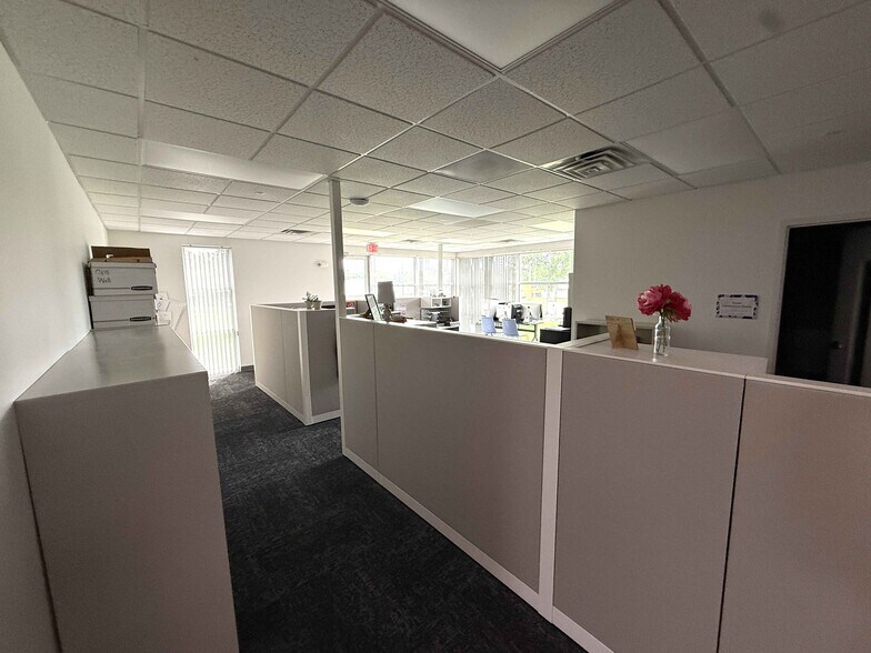 More Photos Of 3950 River Ridge Dr NE, Cedar Rapids Office For Sale