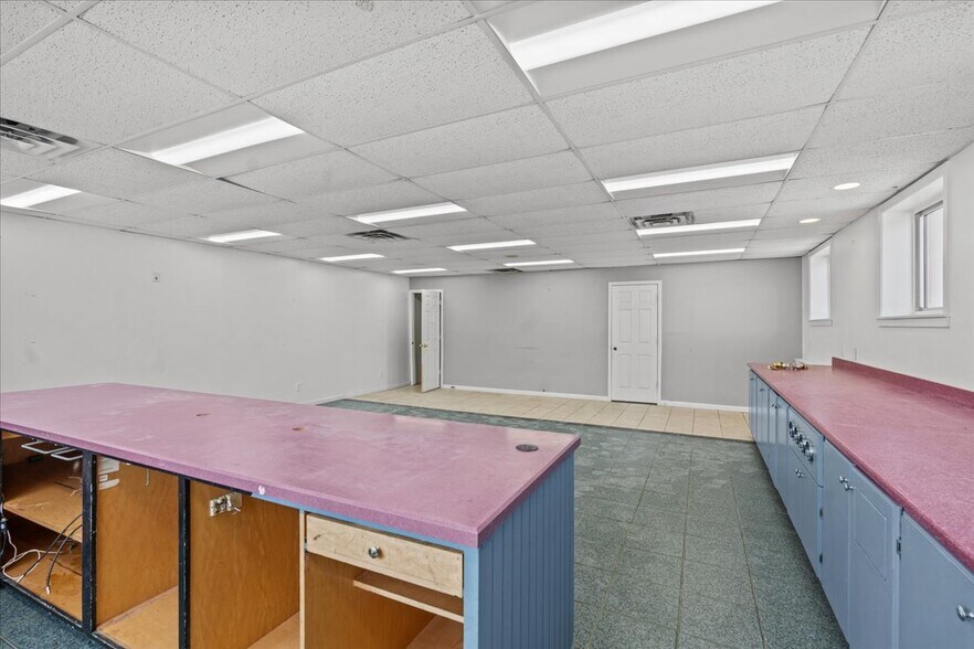 More Photos Of 171-173 Shaker Rd, East Longmeadow General Retail For Sale