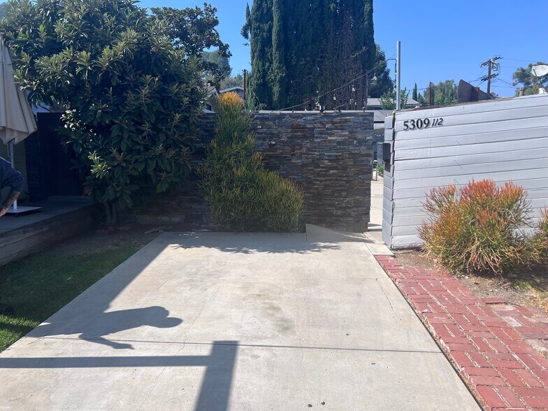 More Photos Of 5309 Comercio Way, Woodland Hills Loft Creative Space For Lease