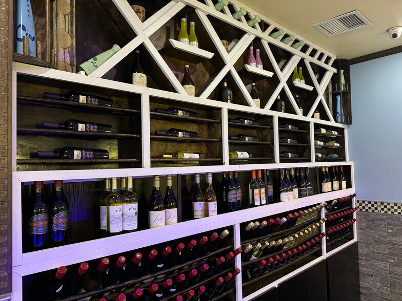 More Photos Of 394 W Virginia St, Crystal Lake Restaurant For Sale