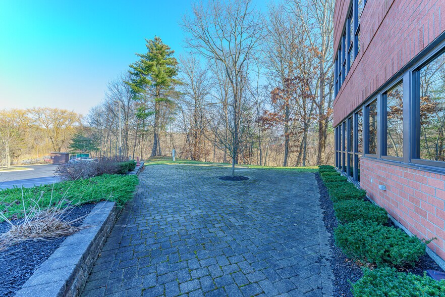 More Photos Of 10 Maxwell Dr, Clifton Park Medical For Lease