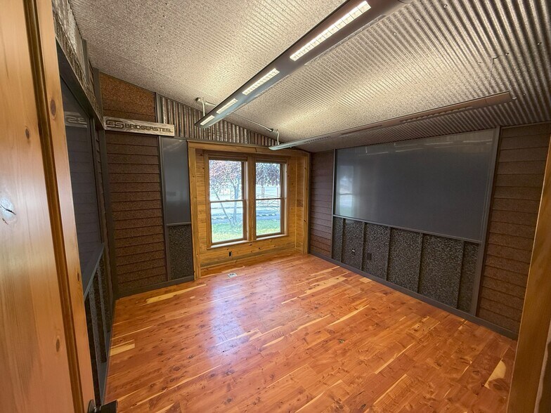 More Photos Of 1554 Amsterdam Rd, Belgrade Office For Lease