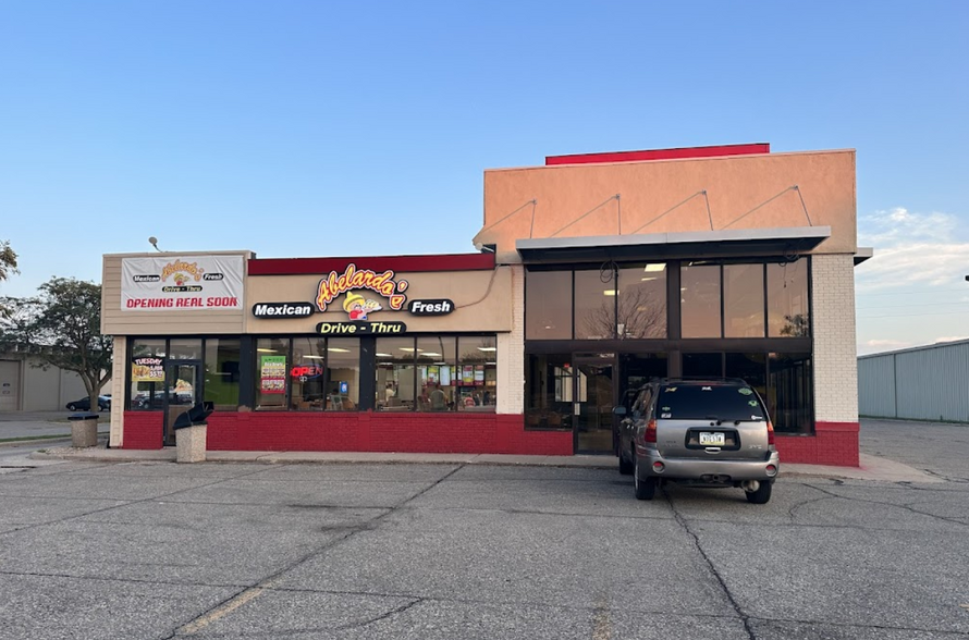 Primary Photo Of 202 11th Street Sw Plz, Spencer Fast Food For Sale