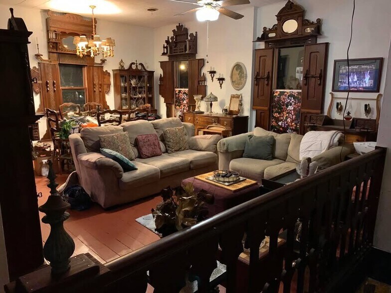 More Photos Of 922 Main St, Saint Joseph General Retail For Sale