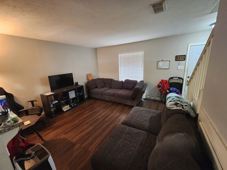 More Photos Of 517 5th St, Humble Apartments For Sale