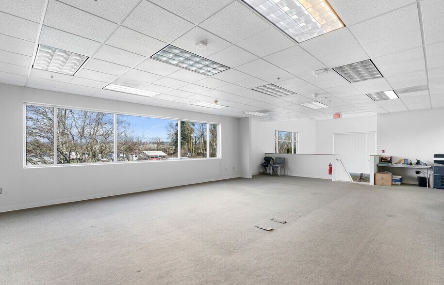 More Photos Of 9611 NE Sunderland Rd, Portland Warehouse For Lease