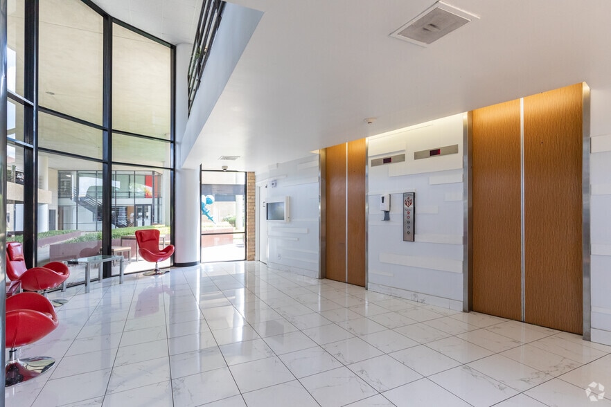 More Photos Of 2855 Mangum Rd, Houston Office For Lease