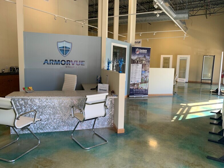 More Photos Of 7509 Pennsylvania Ave, Sarasota Showroom For Lease