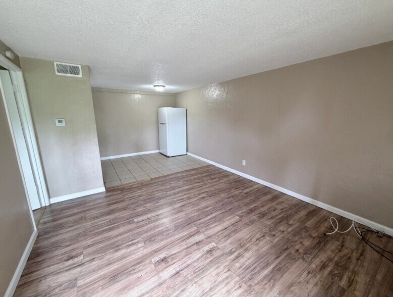 More Photos Of 9639-9640 Diamond Dr, Saint Louis Apartments For Sale