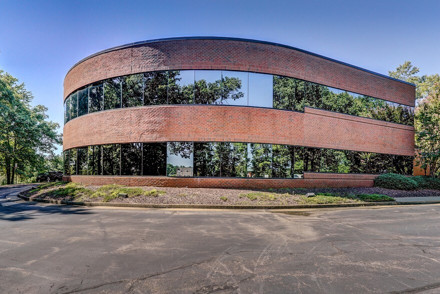 More Photos Of 901 Moorefield Park Dr, Richmond Office For Lease