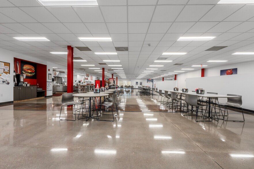 More Photos Of 15635 Jacintoport Blvd, Houston Office For Lease