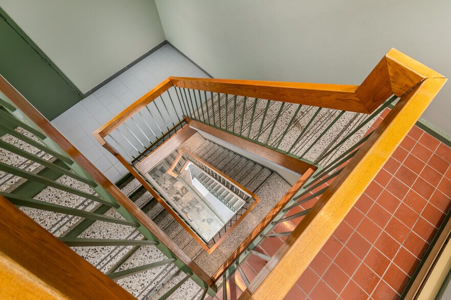 More Photos Of 85 Rue Saint-Charles O, Longueuil Office For Lease