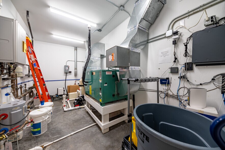 More Photos Of 74 Erin Dr, Morgantown Office For Sale