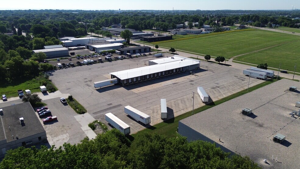More Photos Of 1570 E Bolivar Ave, Saint Francis Truck Terminal For Lease