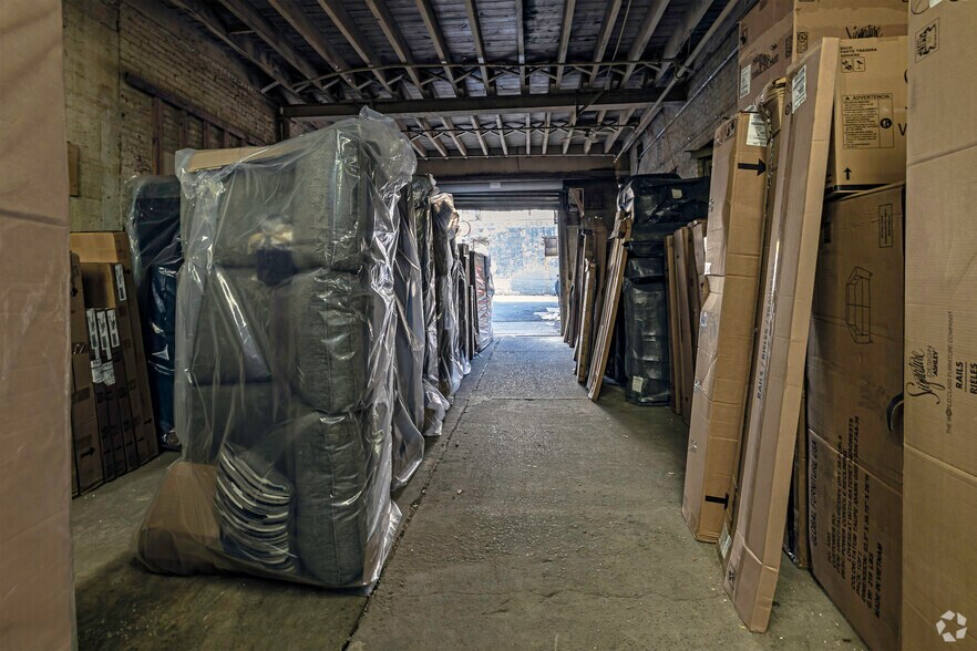 More Photos Of 830 Barry St, Bronx Warehouse For Lease
